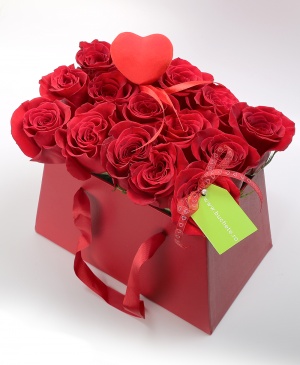 Imaginea produsului Trandafiri în Cutie Distinsă Imaginea produsului Trandafiri în Cutie Distinsă