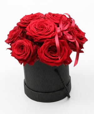 Imaginea produsului Cutie Cu 9 Trandafiri Roșii Imaginea produsului Cutie Cu 9 Trandafiri Roșii