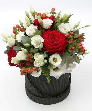 Imaginea produsului Cutie Trandafiri și Lisianthus Imaginea produsului Cutie Trandafiri și Lisianthus