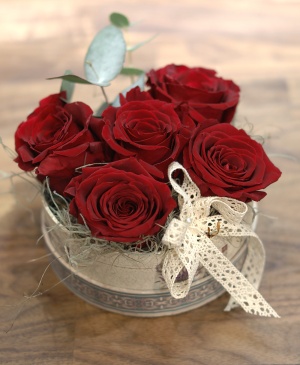 Imaginea produsului Cutie 5 Trandafiri Criogenați Roșii Imaginea produsului Cutie 5 Trandafiri Criogenați Roșii