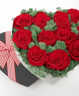 Imaginea produsului Inimă Din 11 Trandafiri și Verdeață Criogenate