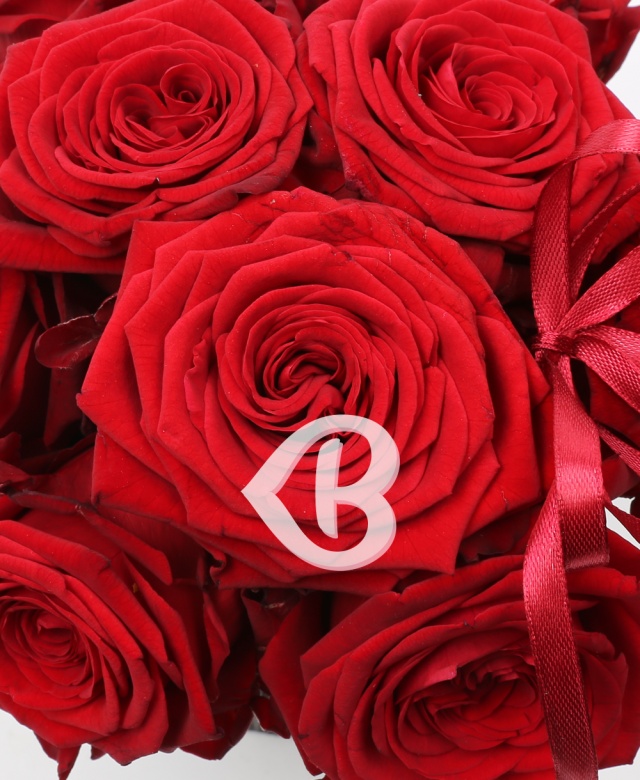 Imaginea produsului Cutie Cu 9 Trandafiri Roșii Imaginea produsului Cutie Cu 9 Trandafiri Roșii