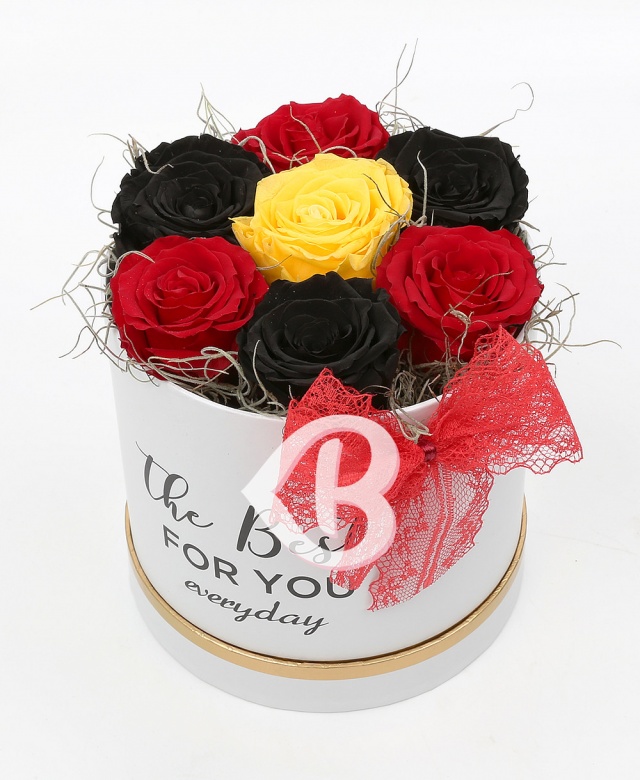 Imaginea produsului Cutie Cu 7 Trandafiri Criogenați în Trei Culori